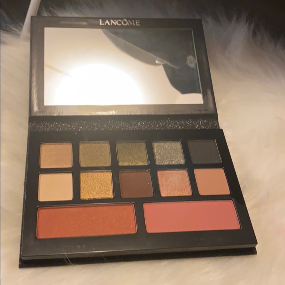 Makeup - Picture 1 of 2
